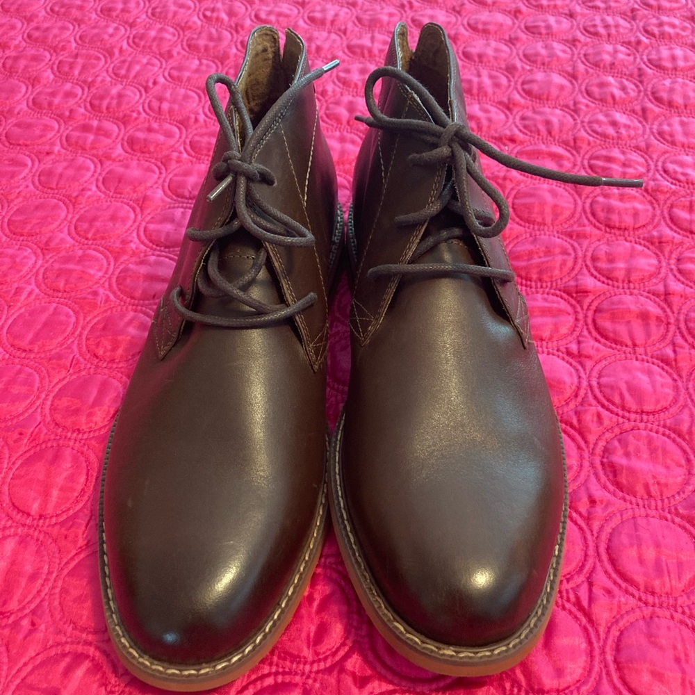 Like New! 9.5 Brown Leather Florsheim Ankle Boots